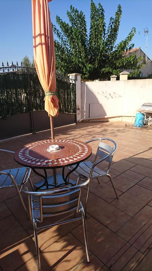 Le Tamaris Apartment Saint-Laurent-dʼAigouze Екстериор снимка