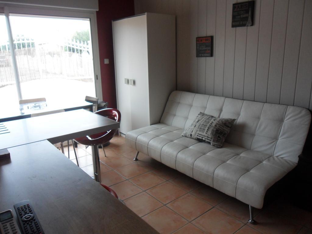 Le Tamaris Apartment Saint-Laurent-dʼAigouze Стая снимка