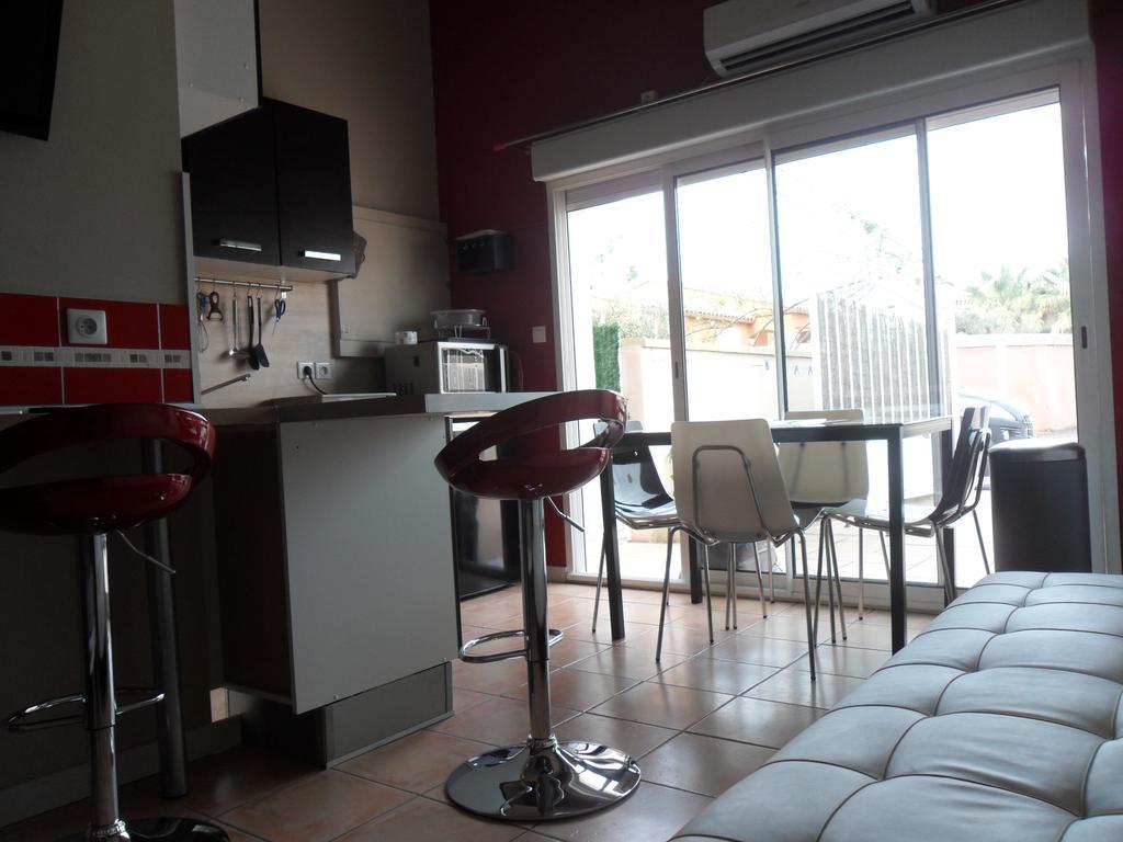 Le Tamaris Apartment Saint-Laurent-dʼAigouze Екстериор снимка